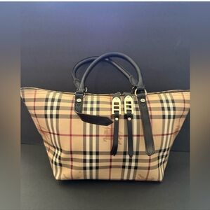*SOLD* EUC BURBERRY SALISBURY